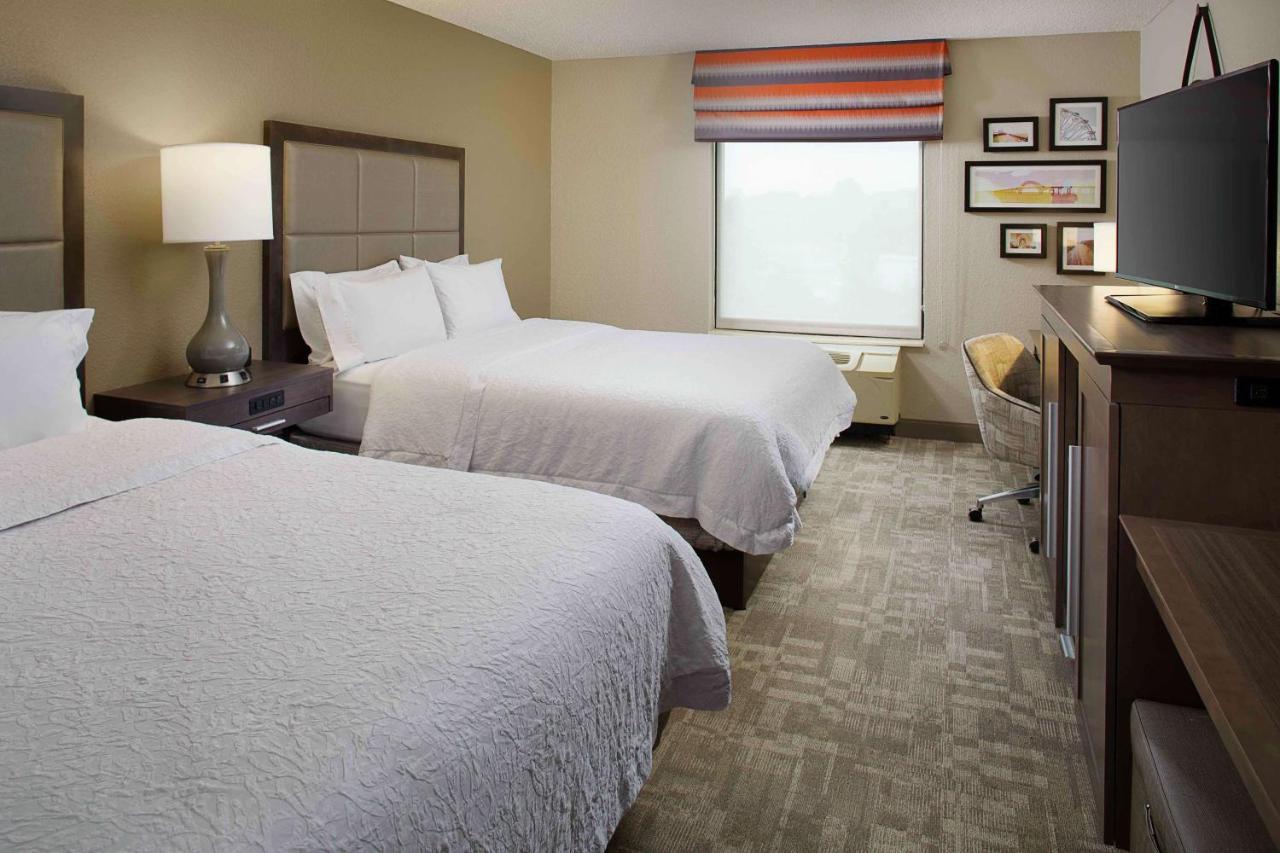 Hampton Inn By Hilton Garden City Long Island Экстерьер фото