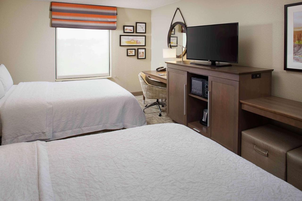 Hampton Inn By Hilton Garden City Long Island Экстерьер фото