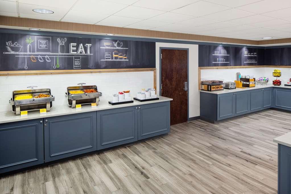 Hampton Inn By Hilton Garden City Long Island Ресторан фото