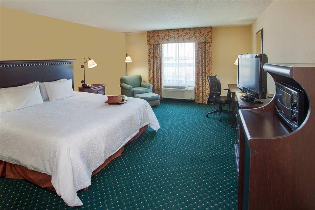 Hampton Inn By Hilton Garden City Long Island Номер фото