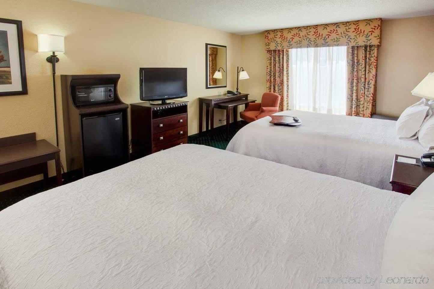 Hampton Inn By Hilton Garden City Long Island Экстерьер фото