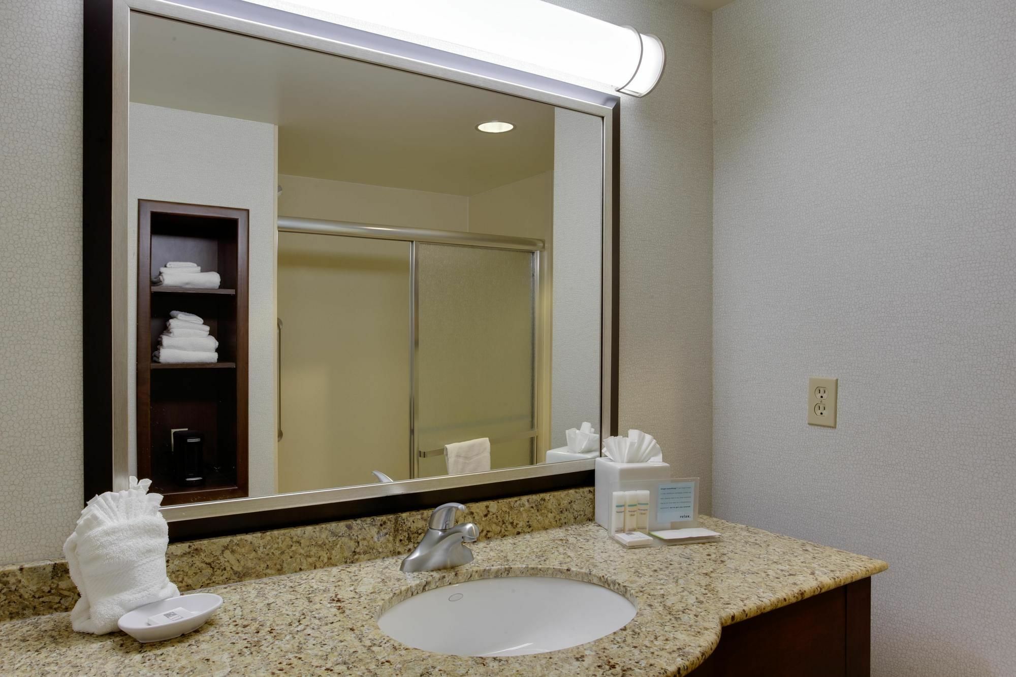 Hampton Inn By Hilton Garden City Long Island Экстерьер фото
